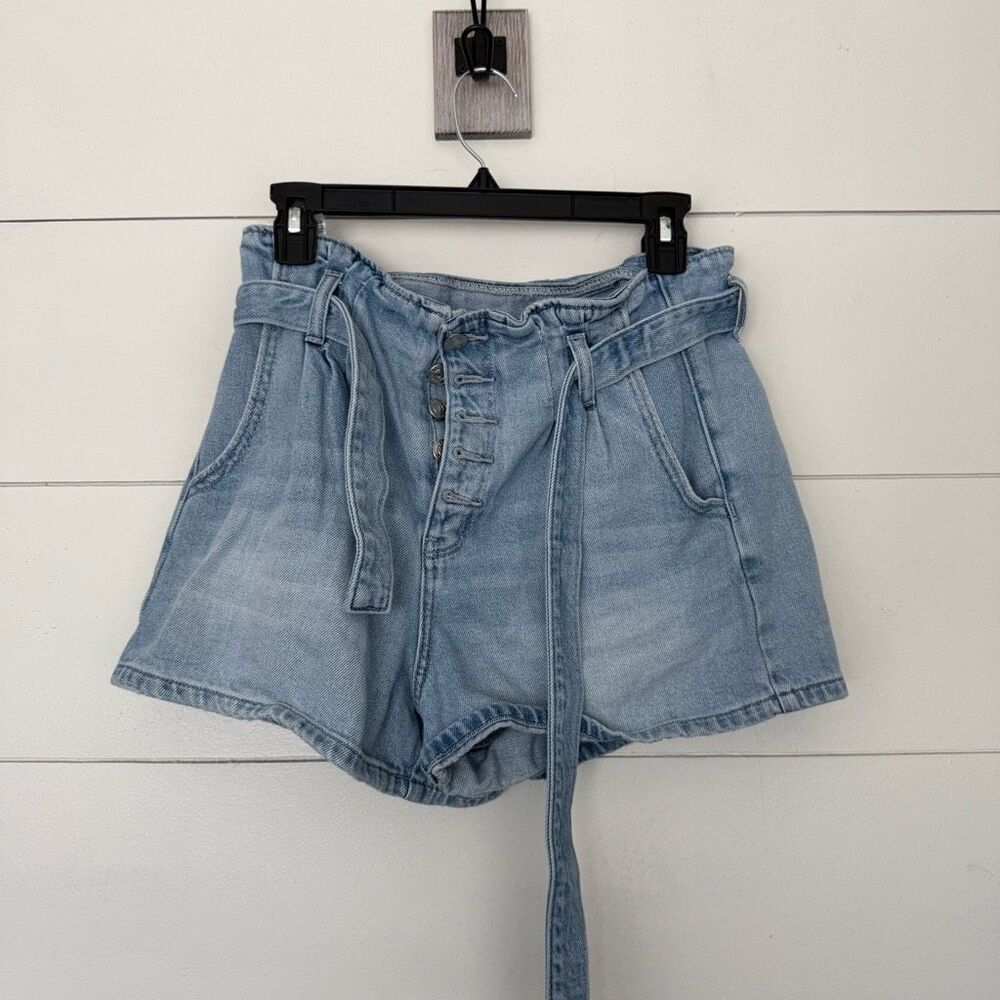 American Eagle Women’s 6 Denim Belted Mom Shorts